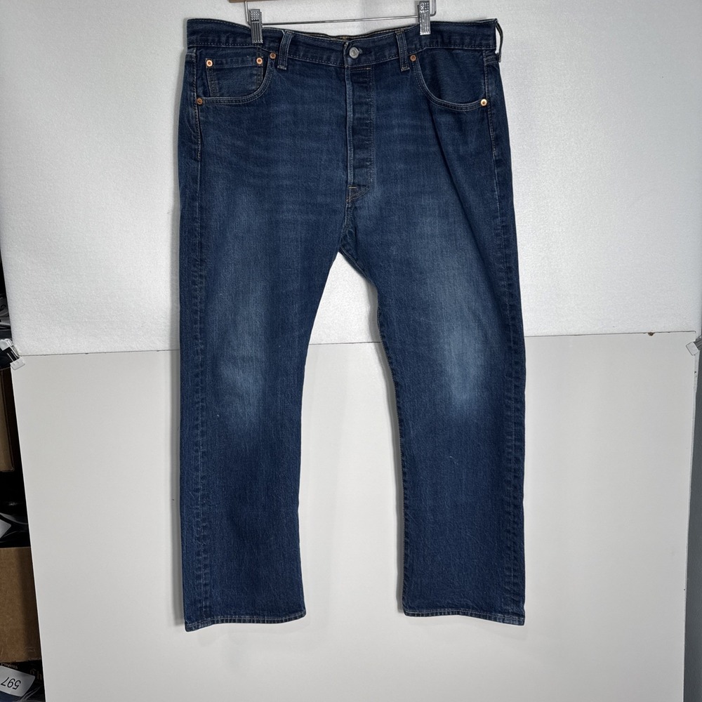 Men's Levis 501 Button Fly Levi's Sz 40/30 Medium Wash Denim Jeans S40196
